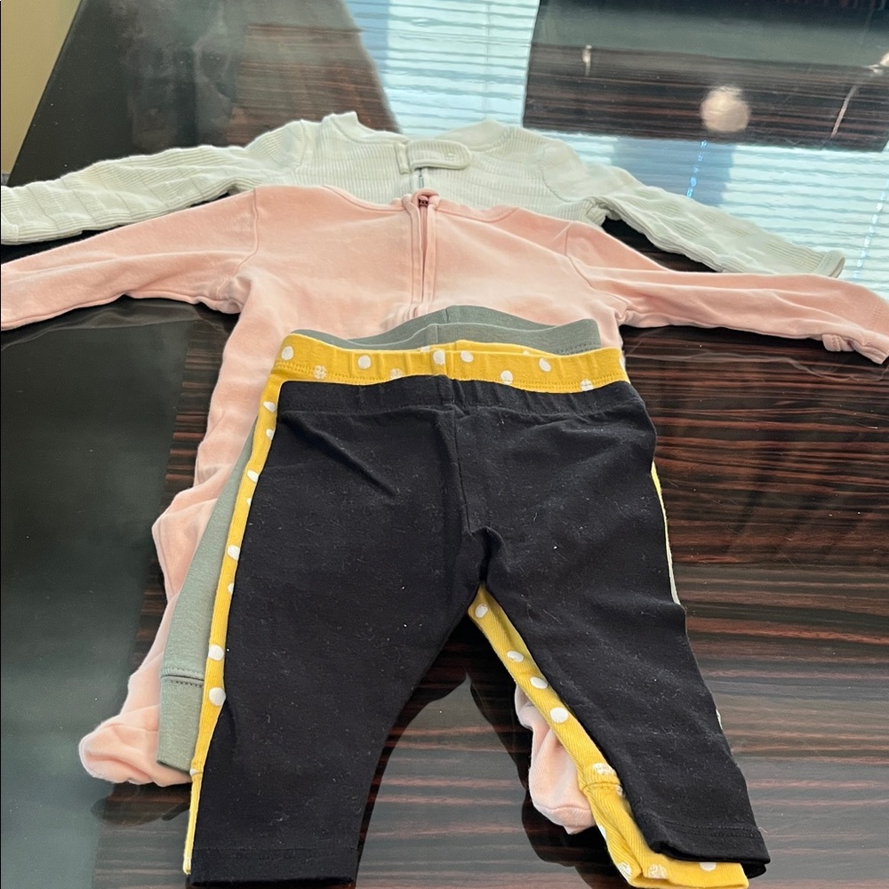 Bundle of 2 Pajamas and 3 Leggings